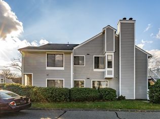 383 Nassau Dr, Springfield, MA 01129