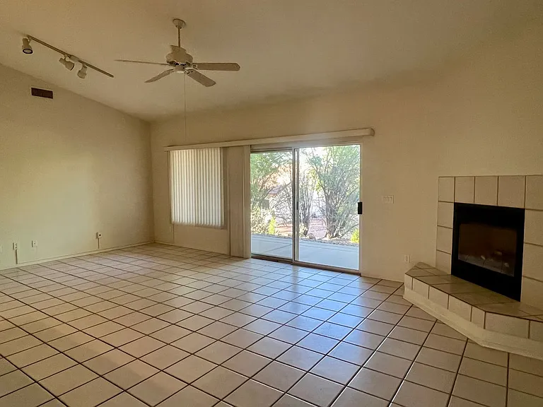 255 S Cottonwood Ranch Rd — Photo 3