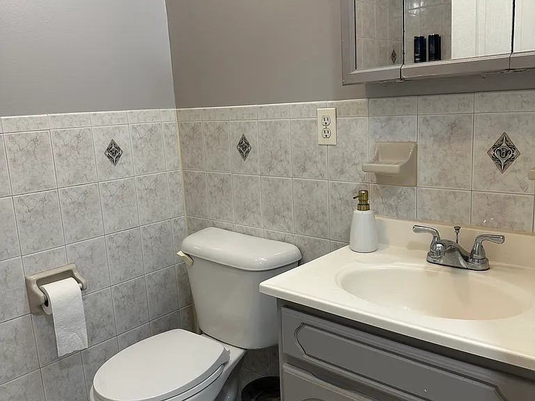 27 Mulock Pl — Photo 8