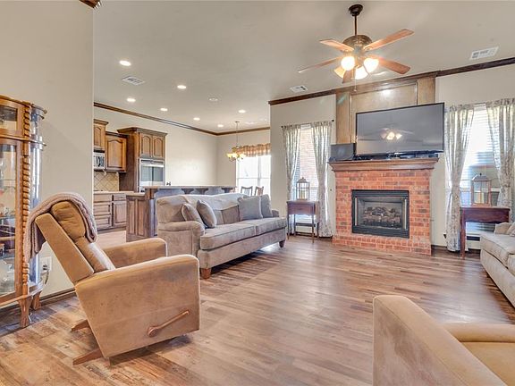 4th image of 566 W Hunters Court Way