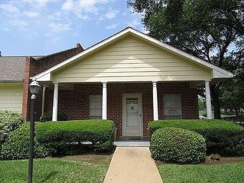 1st image of 2402 Stone Hollow Dr