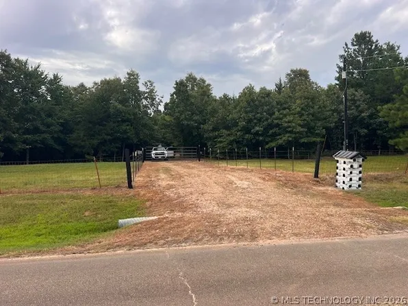 2043 E 2000th Rd, Hugo, OK 74743