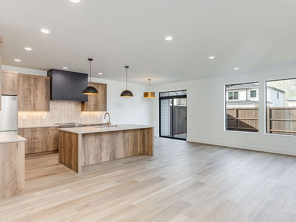 5th image of 11004 NE 55th Ave