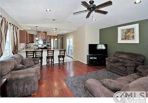 3rd image of 3219 Franklin Ave