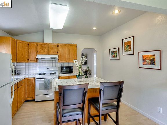 5th image of 4560 Hilltop Dr