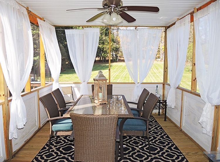 Beautiful screened in porch 