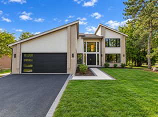 1400 Kingsport Ct, Northbrook, IL 60062