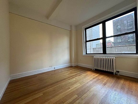 2nd image of 455 W 34th St APT 6F
