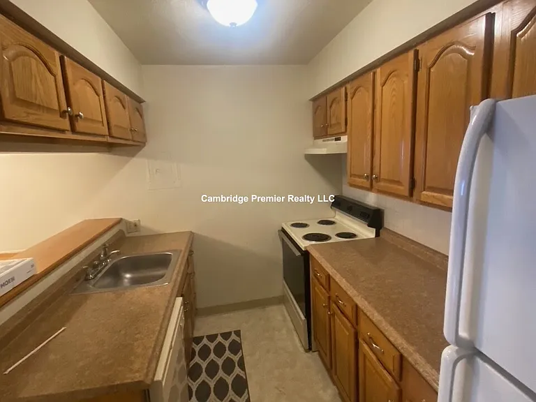 148 Sycamore St #10 — Photo 9