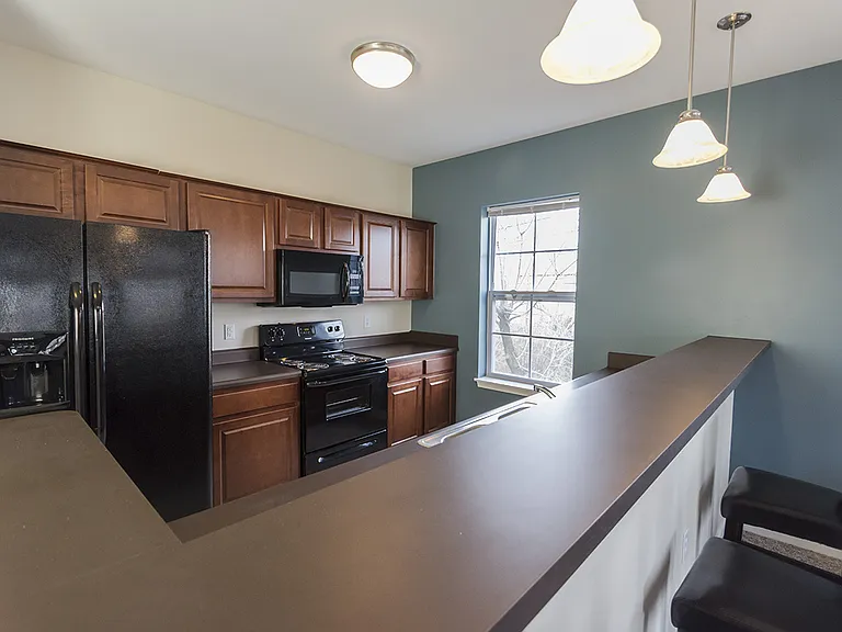 East Bay I Apartments — Photo 5