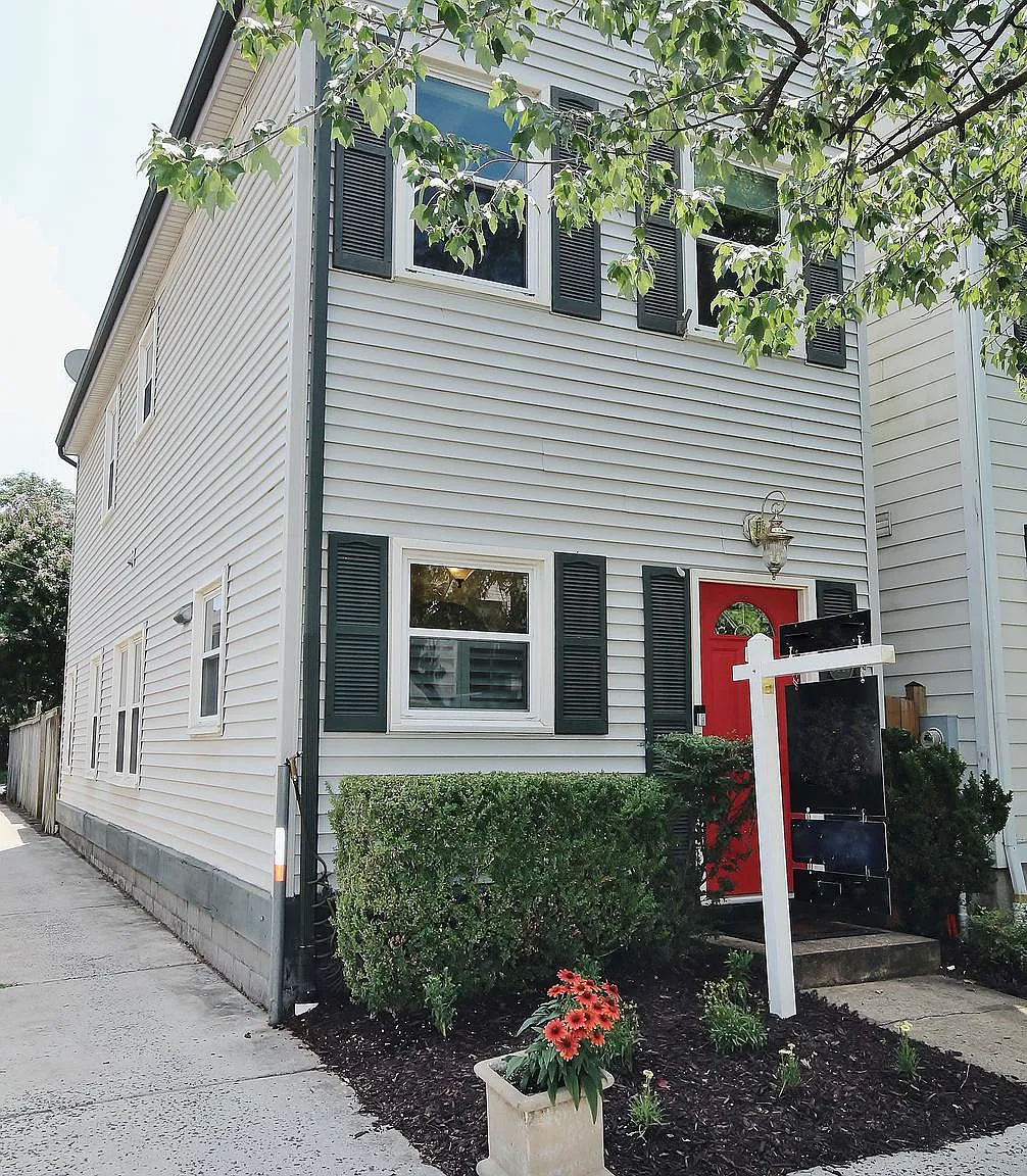2 bed, 1.5 bath, 1120 sqft, $3,950 — Photo 1