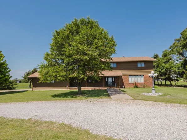 1005 N Conway Springs Rd, Conway Springs, KS 67031