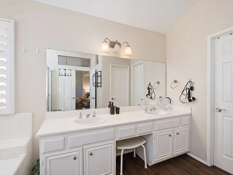 20891 Porter Ranch Rd — Photo 24