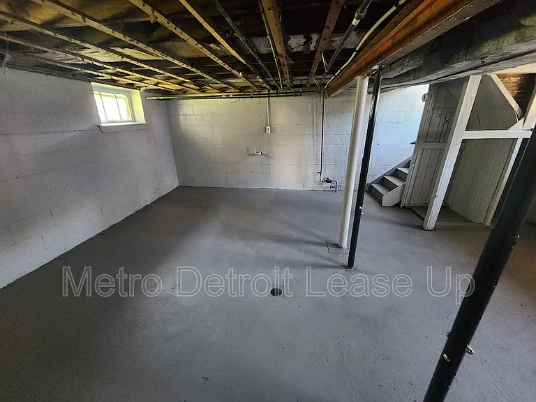 9516 Wayburn St #1 — Photo 8