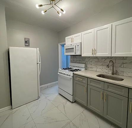 3rd image of 236 Lexington Ave #2B
