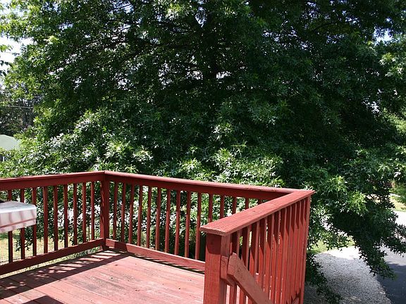 3rd image of 121 Longview Dr