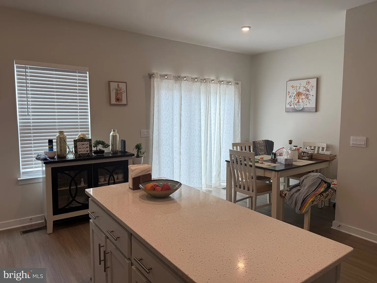 4 bed, 3.5 bath, 1989 sqft, $2,700 — Photo 4
