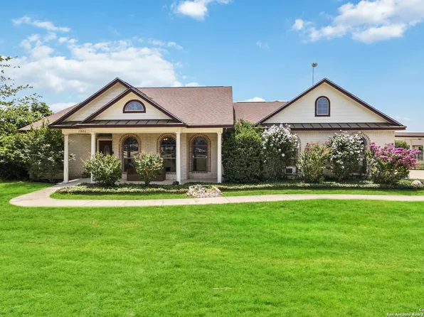 15806 LAKE BREEZE DR, Lytle, TX 78052