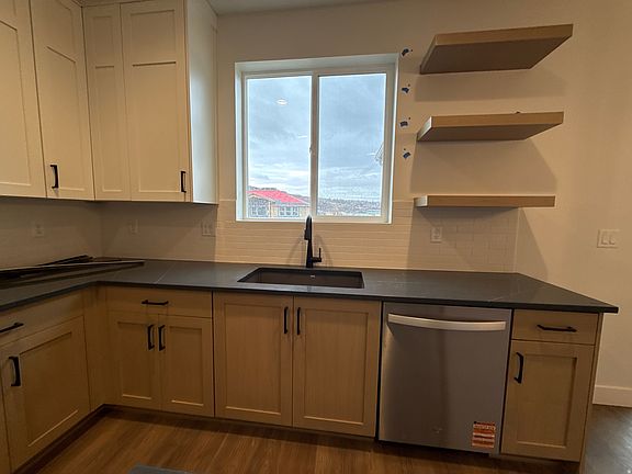4th image of 6379 S Ray Dr #104