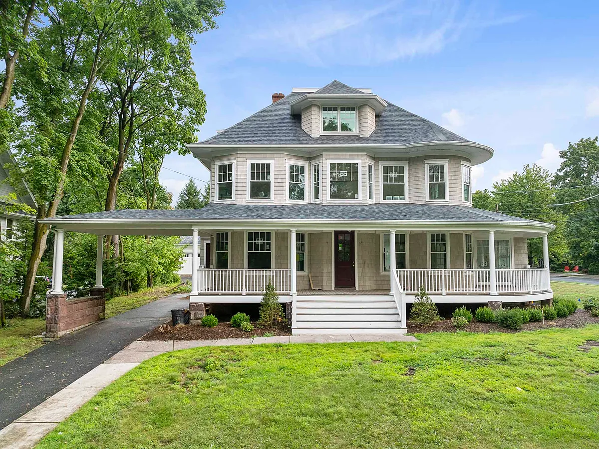 Building Photo - 389 Spring Ave #C