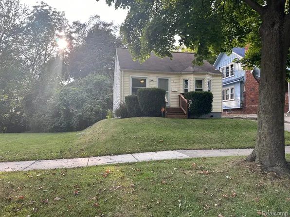 59 Summit St, Pontiac, MI 48342