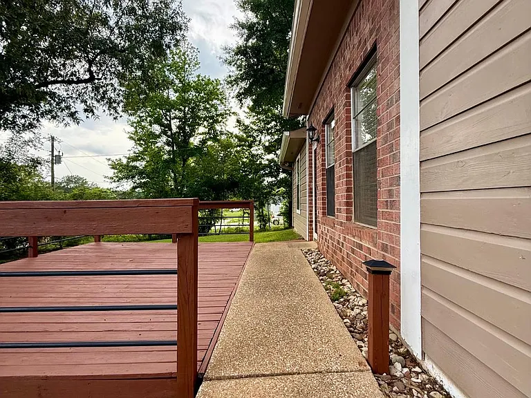 779 English Ln — Photo 3