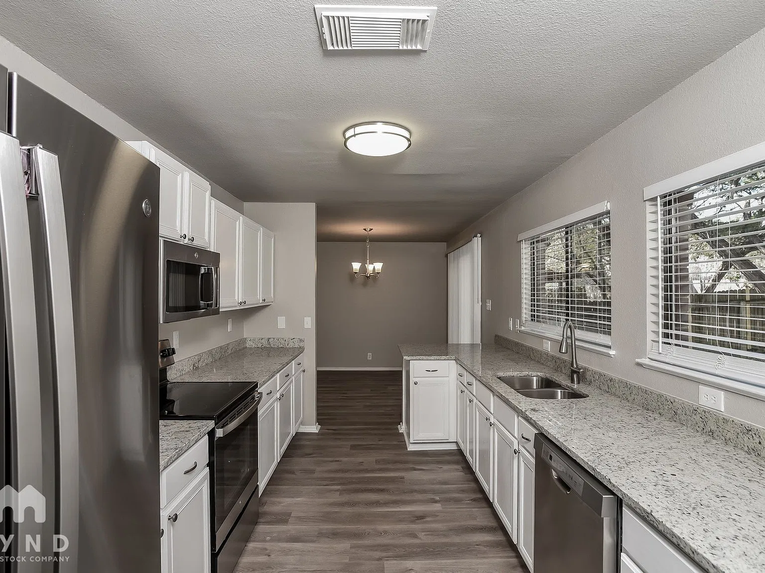 4 bed, 2.5 bath, 2253 sqft, $2,145 — Photo 3