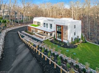 10 Big Ramapo Rd, Saddle River, NJ 07458