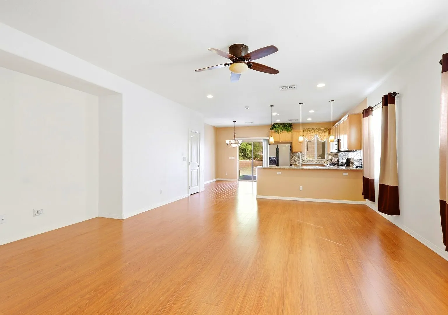 Single-Story 3 Bedroom Gem in a Gated Cul-de-Sac! — Photo 4