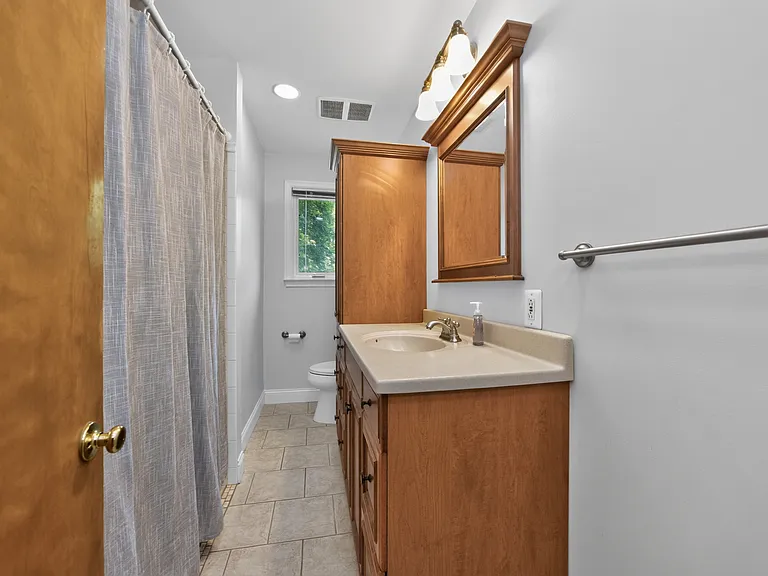 527 Oriole Dr — Photo 5