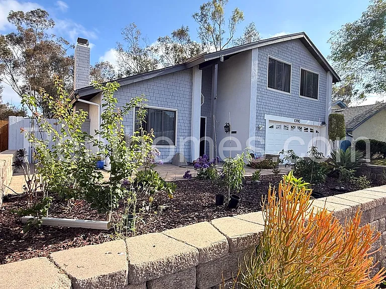 10990 Red Rock Dr — Photo 2