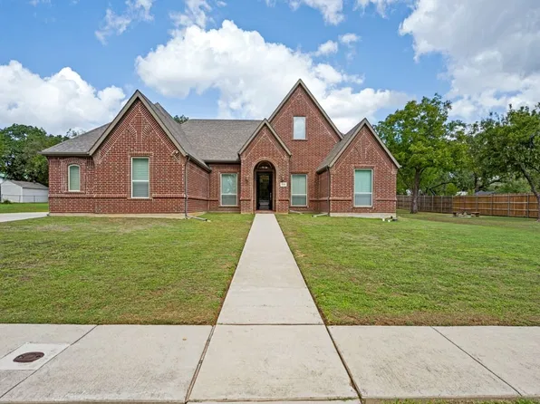 8301 Woods Ln, North Richland Hills, TX 76182