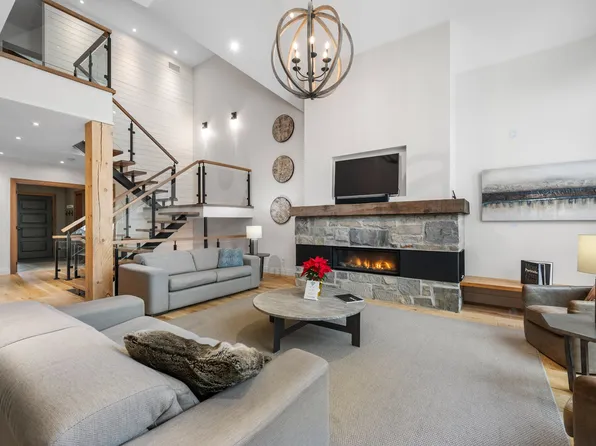 113 Chemin Des Lagendes, Mont Tremblant, QC J8E 3M9