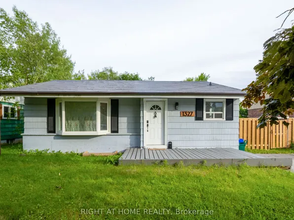 1327 Commerce St, Pickering, ON L1W 1E1
