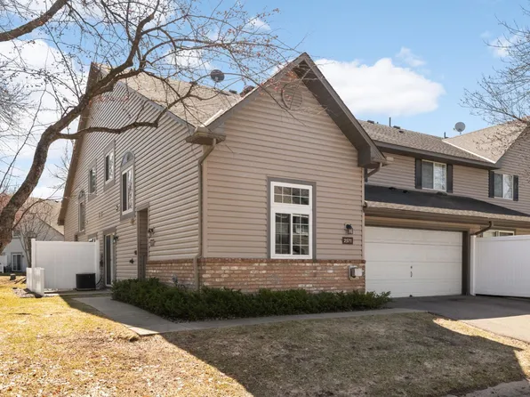 2571 Bedford Ct, Mendota Heights, MN 55120