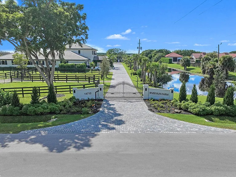 14710 Palm Beach Point Blvd — Photo 5