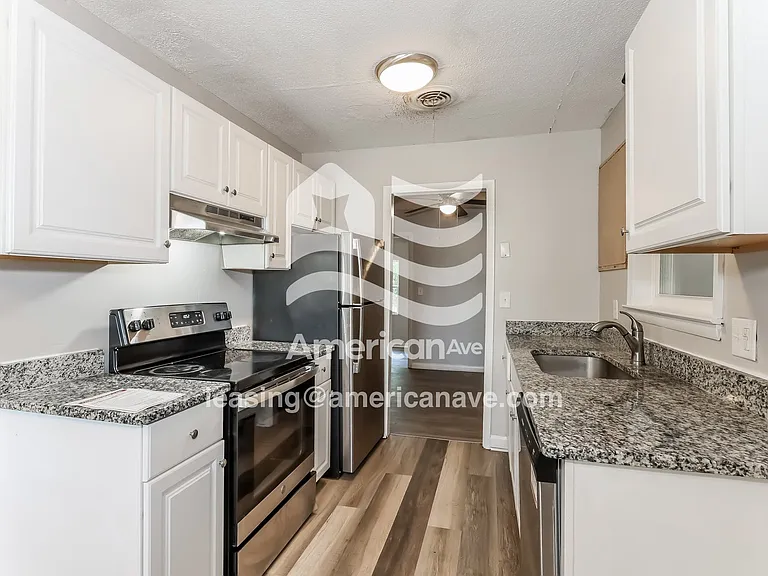 1516493_006_kitchen_6.jpg
