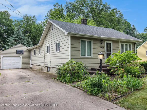1960 Chestnut St, Holt, MI 48842