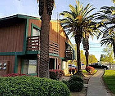 Myrtle Oaks Apartments — Photo 2