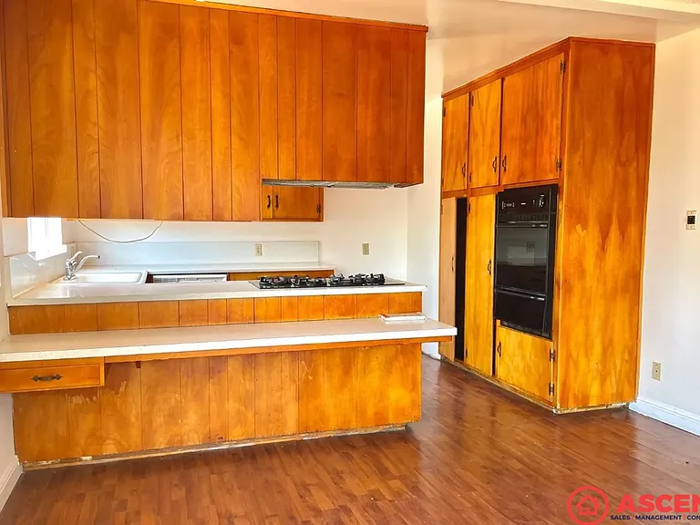 2213 Dayton Ave — Photo 2