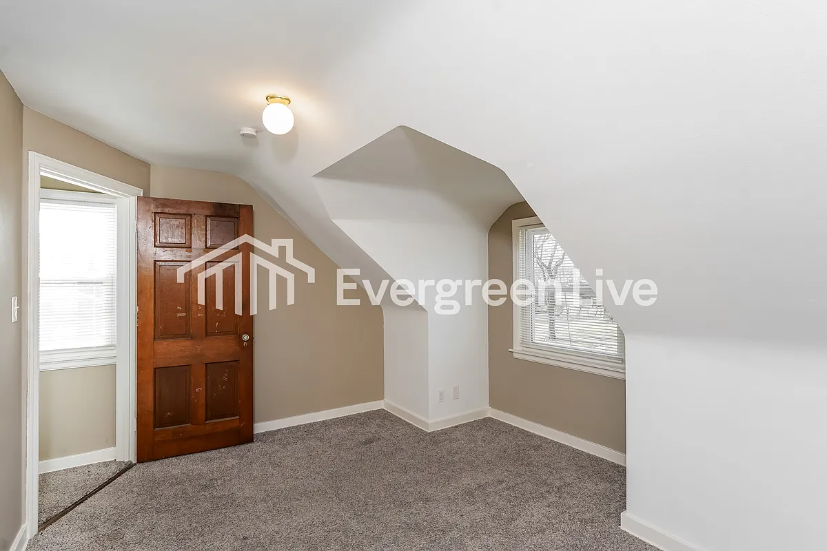 Building Photo - 4854 N 73rd St