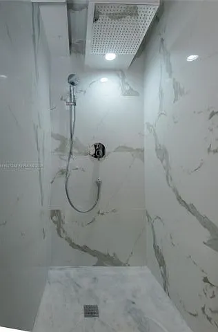 6423 Collins Ave — Photo 7