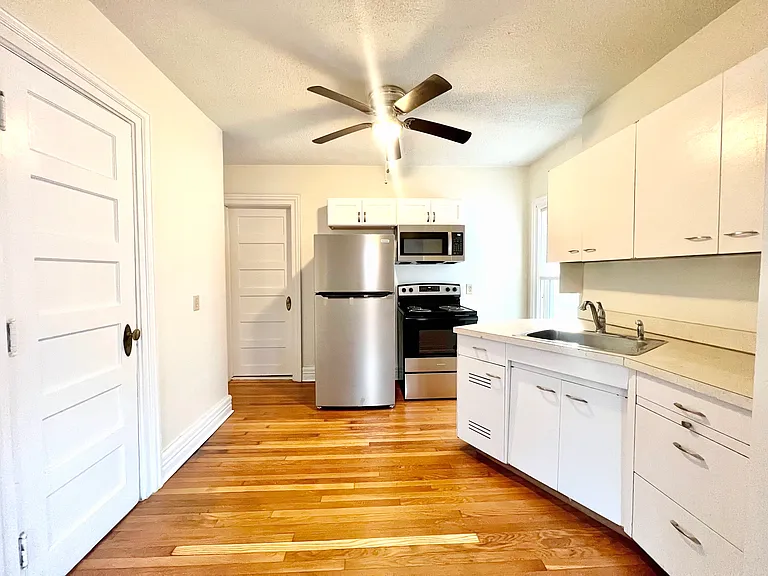 1228 Union St #3 — Photo 5