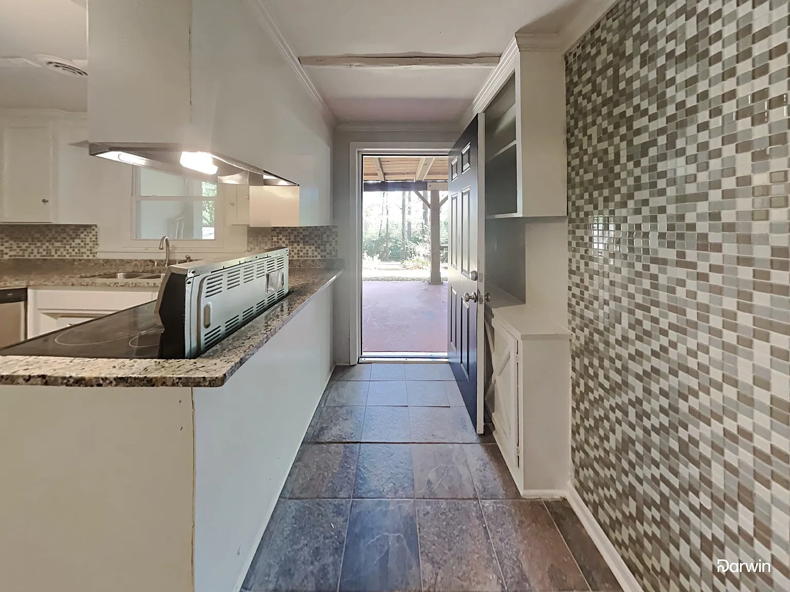 4 bed, 2.0 bath, 2600 sqft, $1,745 — Photo 3