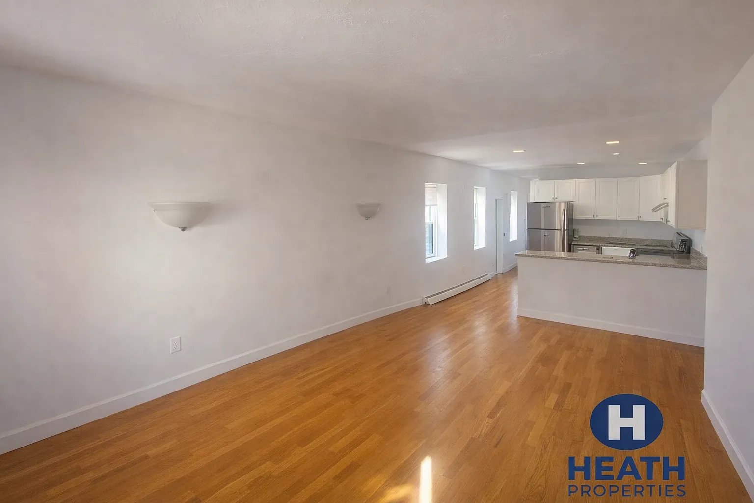 2 bed, 9999 sqft, $4,000 — Photo 2