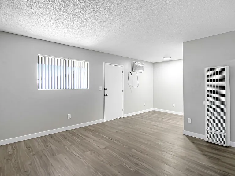 8919 Mango Ave — Photo 10