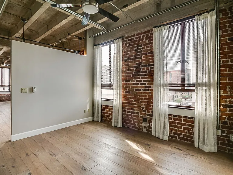 114 W Adams St #610 — Photo 15