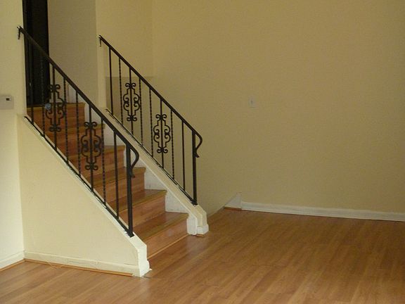 3rd image of 8828 Robin Dr APT B