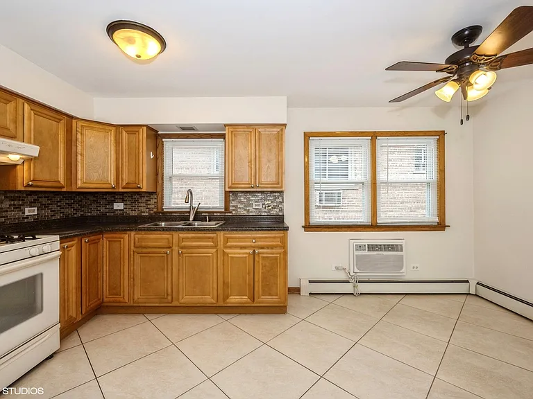6883 N Northwest Hwy #2R — Photo 5