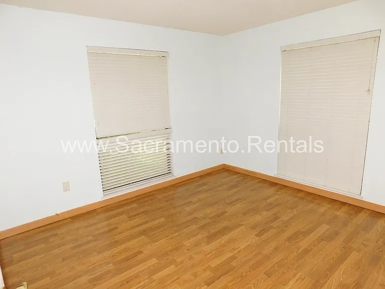 550 Del Verde Cir #5 — Photo 9